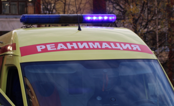 Женщина погибла при падении с балкона из-за сильного ветра Женщина погибла при падении с балкона из-за сильного ветра