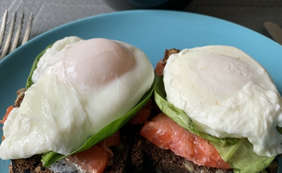 Яйца по-шотландски: фаршированная нежность с жидким желтком — идеальная альтернатива пашот Яйца по-шотландски: фаршированная нежность с жидким желтком — идеальная альтернатива пашот