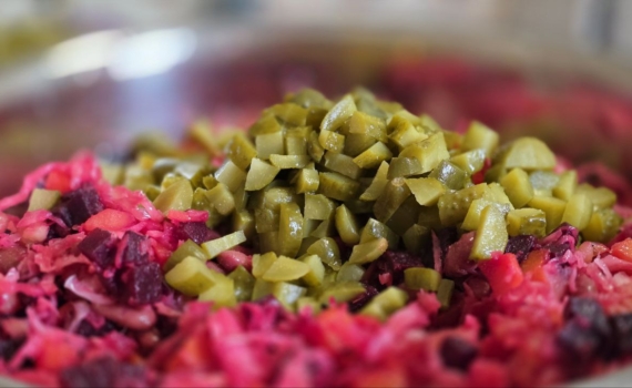 Новогодний стол без майонеза: ТОП-3 заправки для салатов, которые удивят гостей Новогодний стол без майонеза: ТОП-3 заправки для салатов, которые удивят гостей