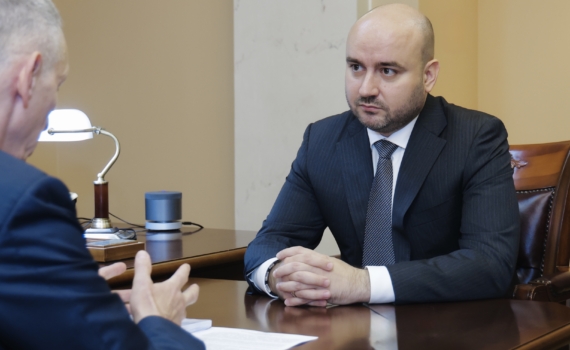 Вячеслав Федорищев обсудил с Александром Стариковым работу с обращениями граждан Вячеслав Федорищев обсудил с Александром Стариковым работу с обращениями граждан